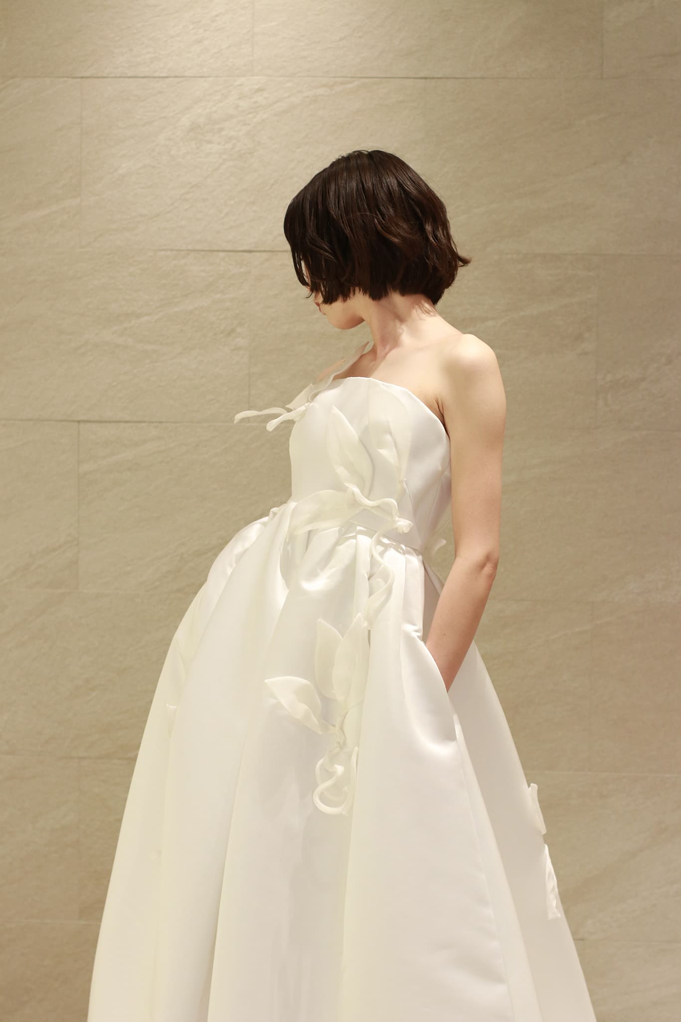 すっきりとした広がりが魅力のAラインウエディングドレス～THE 2ND SKIN CO（ザ セカンド スキン コ）～ PHOTO-1